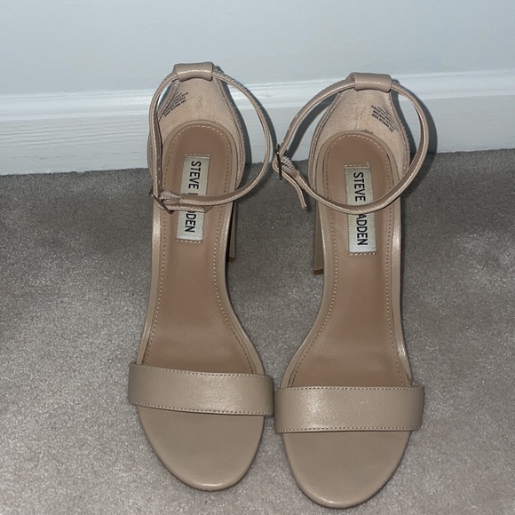Steve Madden beige heels - Picture 2 of 3